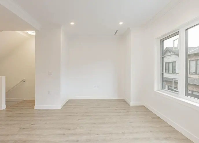 [9101-01_SOB] 9101 - 10MM CLICK LAMINATE FLOORING (FPC-780 - SPRING OAK BEIGE, 750kg/m3 WHITE CORE)